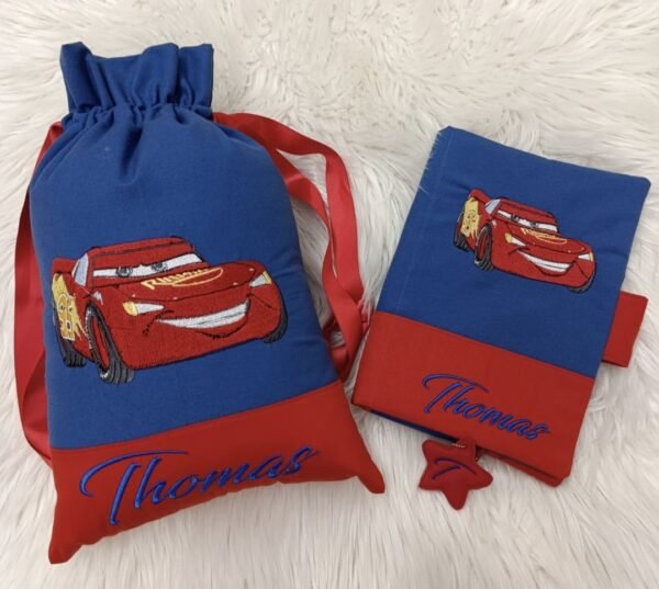 Sacca primo cambio e astuccio personalizzati Sacca primo cambio e astuccio in tessuto personalizzati con nome, tema auto da corsa