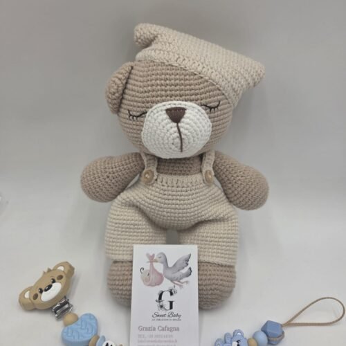Orsetto amigurumi personalizzato Orsetto amigurumi personalizzato fatto a mano con catenelle portaciuccio coordinate