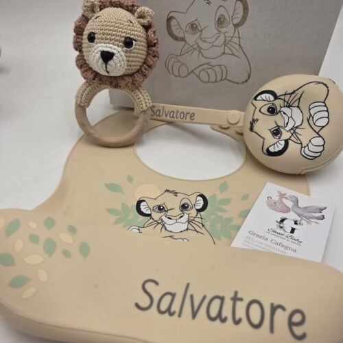 Sonaglino amigurumi a forma di animaletto con scatola regalo personalizzata