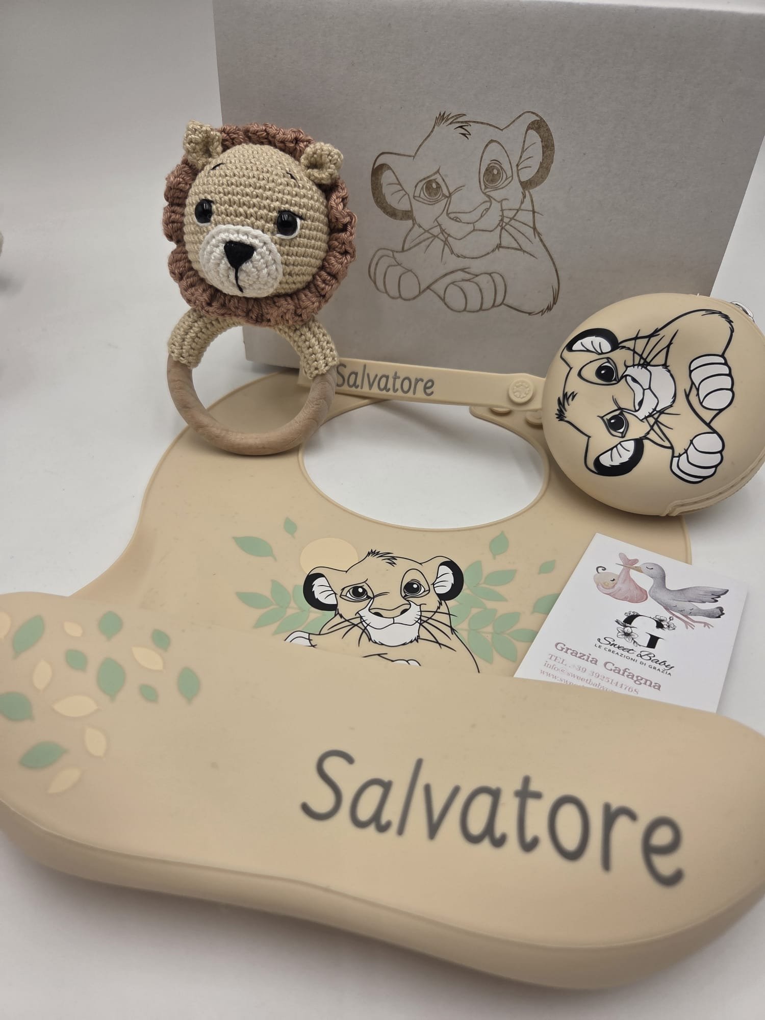 Sonaglino amigurumi a forma di animaletto con scatola regalo personalizzata