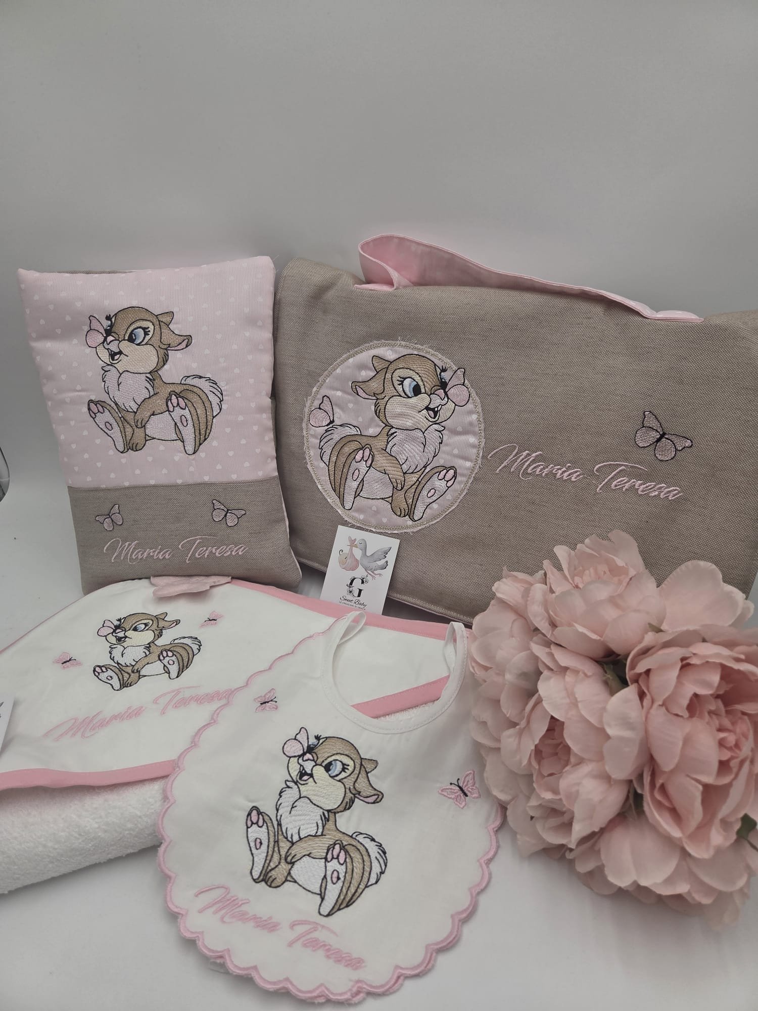 Set nascita personalizzato: copertina, borsa fasciatoio, bavaglino e accappatoio