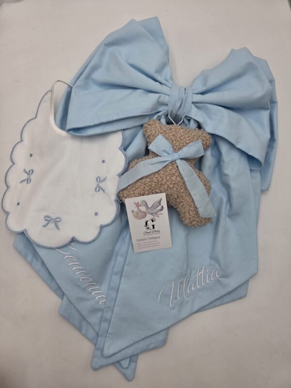 sbc-fiocco-mattia-55 Fiocco Nascita Set Azzurro con Bavaglino e Peluche
