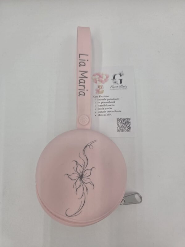 Portaciuccio in Silicone Rosa con Fiore e Nome sul Cinturino