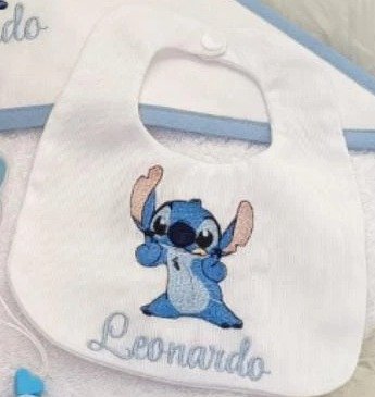 Bavetta Stitch in Piedi con Nome Azzurro